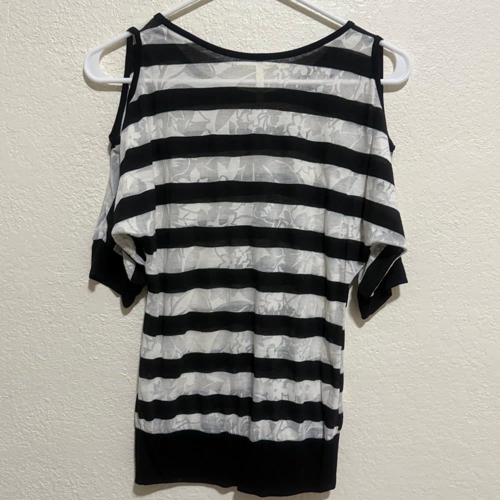 Just Me Women Black White Striped Cold Shoulder Floral Burnout Top Medium T0053 - Picture 6 of 10